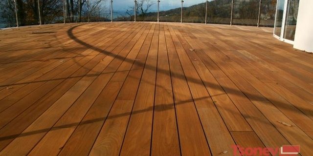 Декинг от естествена дървесина или изкуствен WPC Декинг от естествена дървесина или изкуствен WPC