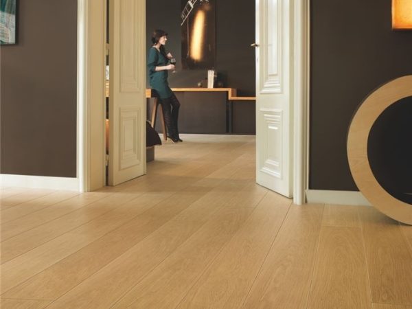 Natural varnished oak LPU1284