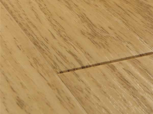 Natural varnished oak IMU3106