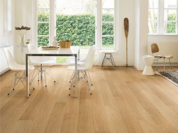 Natural varnished oak IMU3106